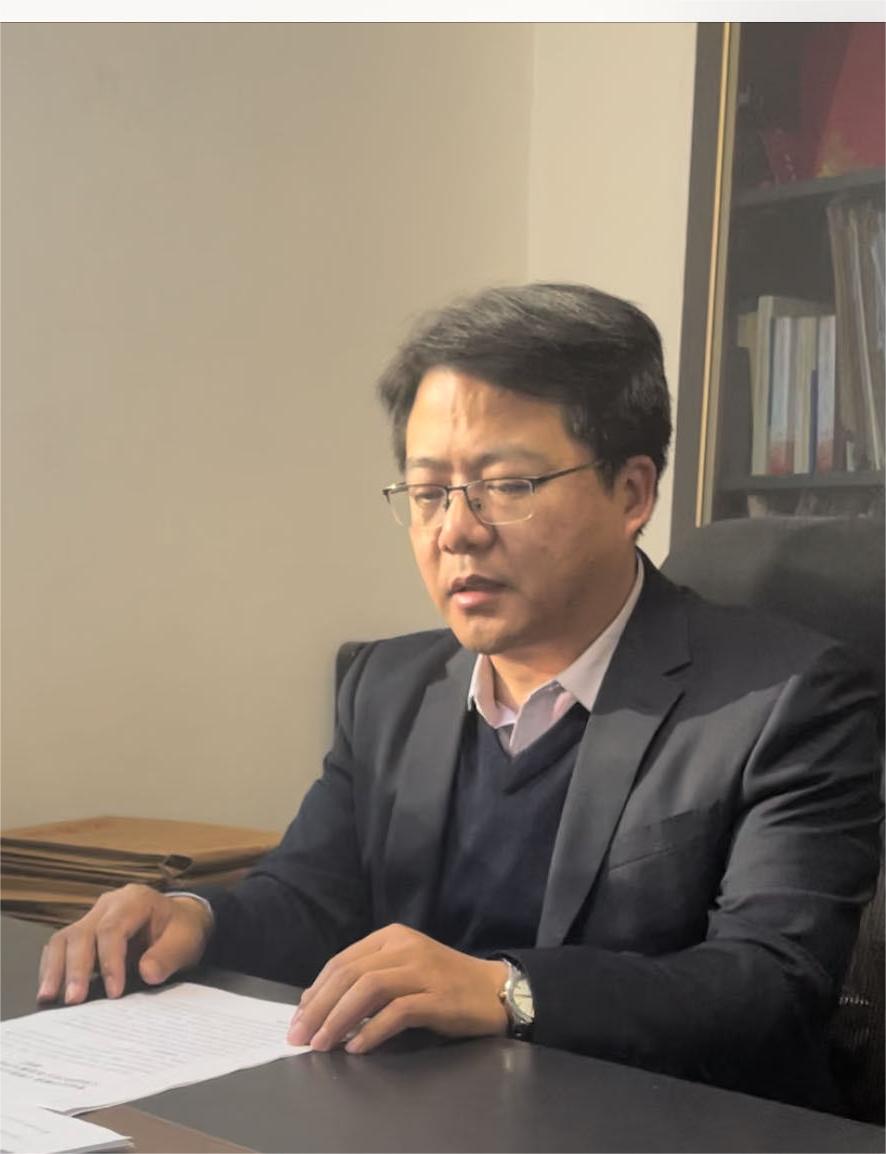 专家图片.jpg